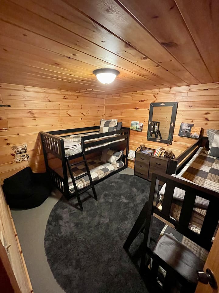 Basement bedroom with 2 bunkbeds, each with 2 twin beds (4 total twin beds) - great for kids! Includes kids' books, reading corner and wall sensory toy. 
