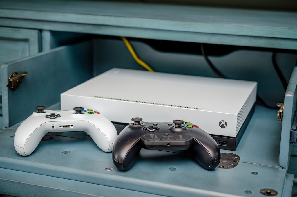 Xbox with 5 games and 2 controllers. Also plays DVD and Bluray.