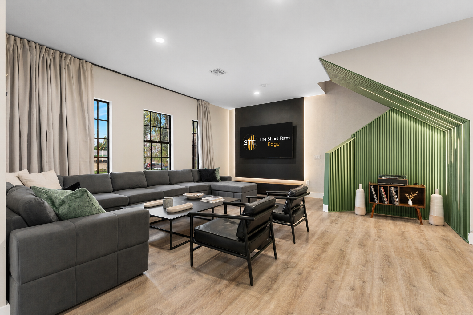 🏡 Bright, open, and stylish — perfect for relaxing to a movie or listening to a vinyl on the record player