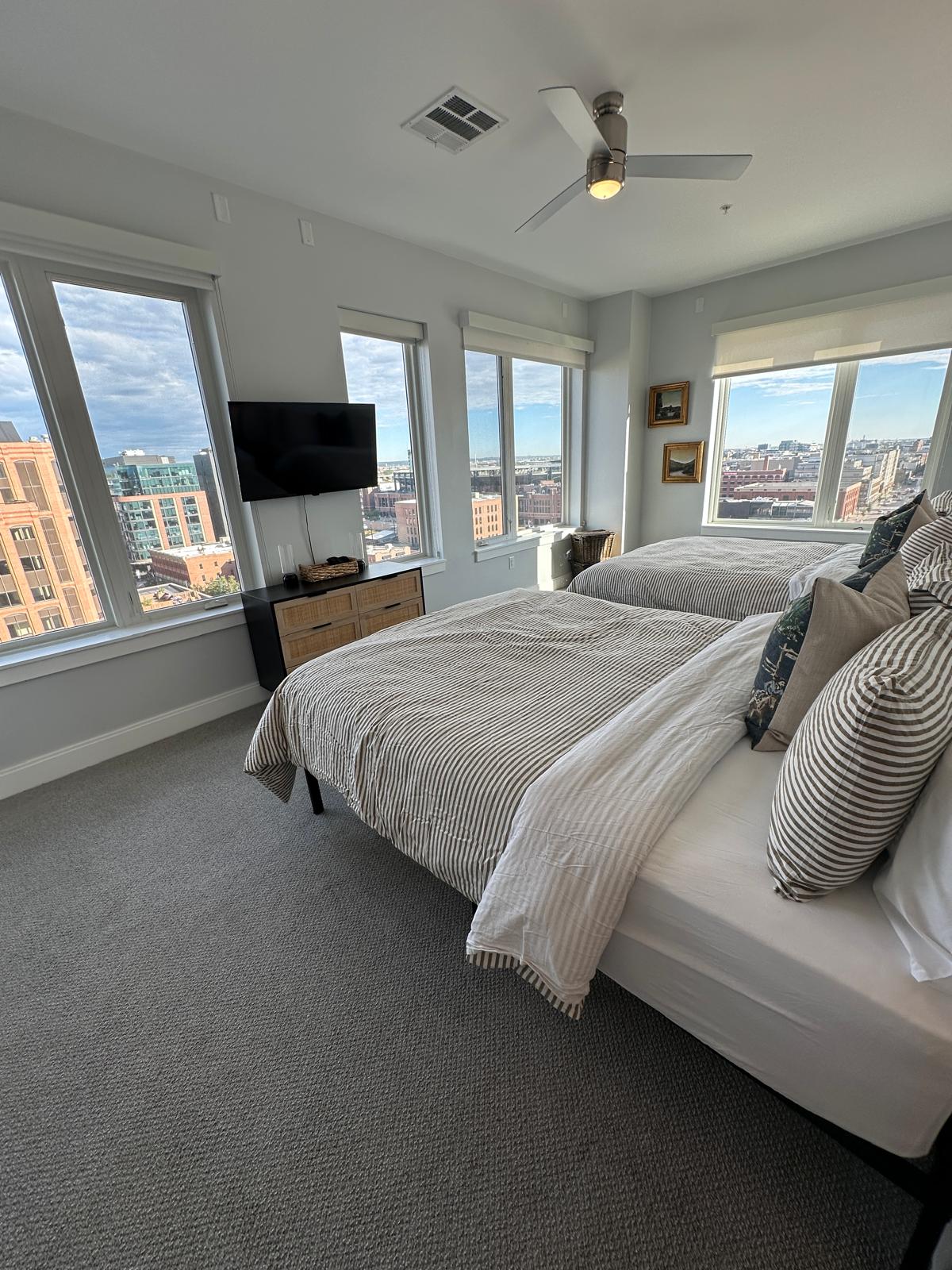 Dual Queens and Amazing Corner View