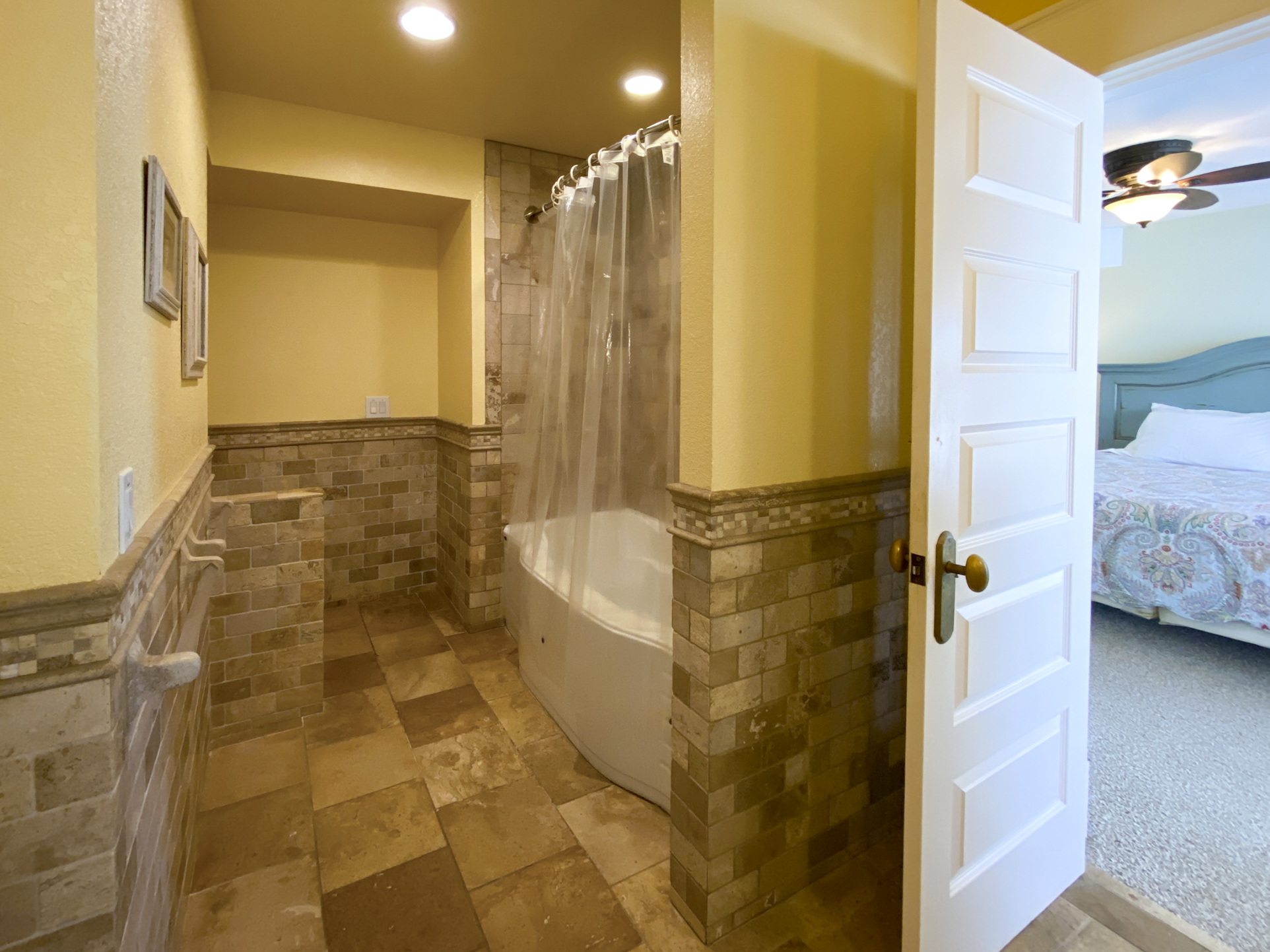 The Mark Twain — King Bedroom (3)