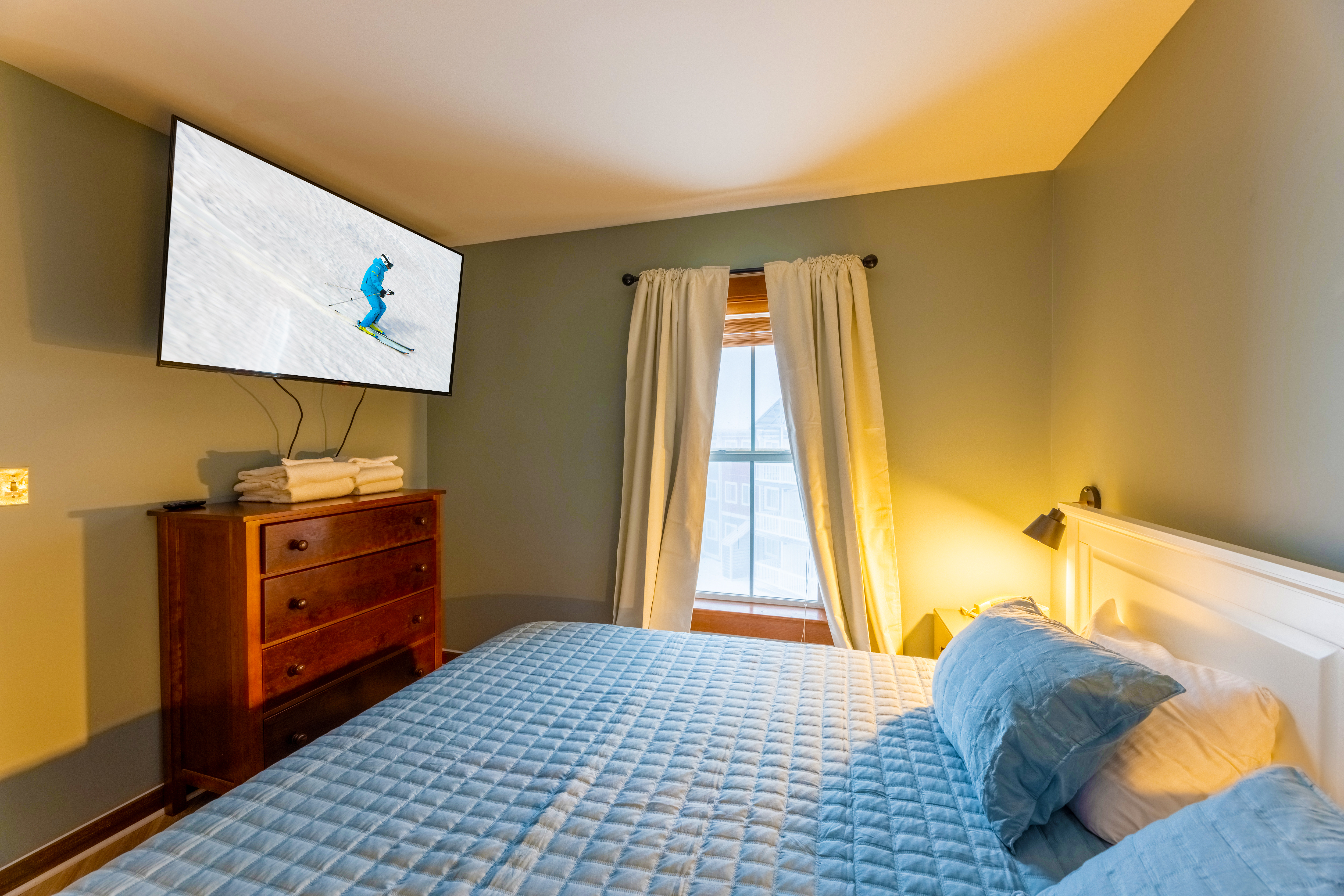 Allegheny Springs · Units 326-330 — Queen Bedroom