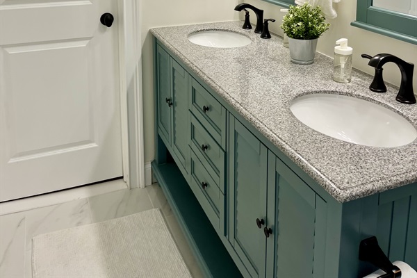 1st Guest House: Primary Bathroom