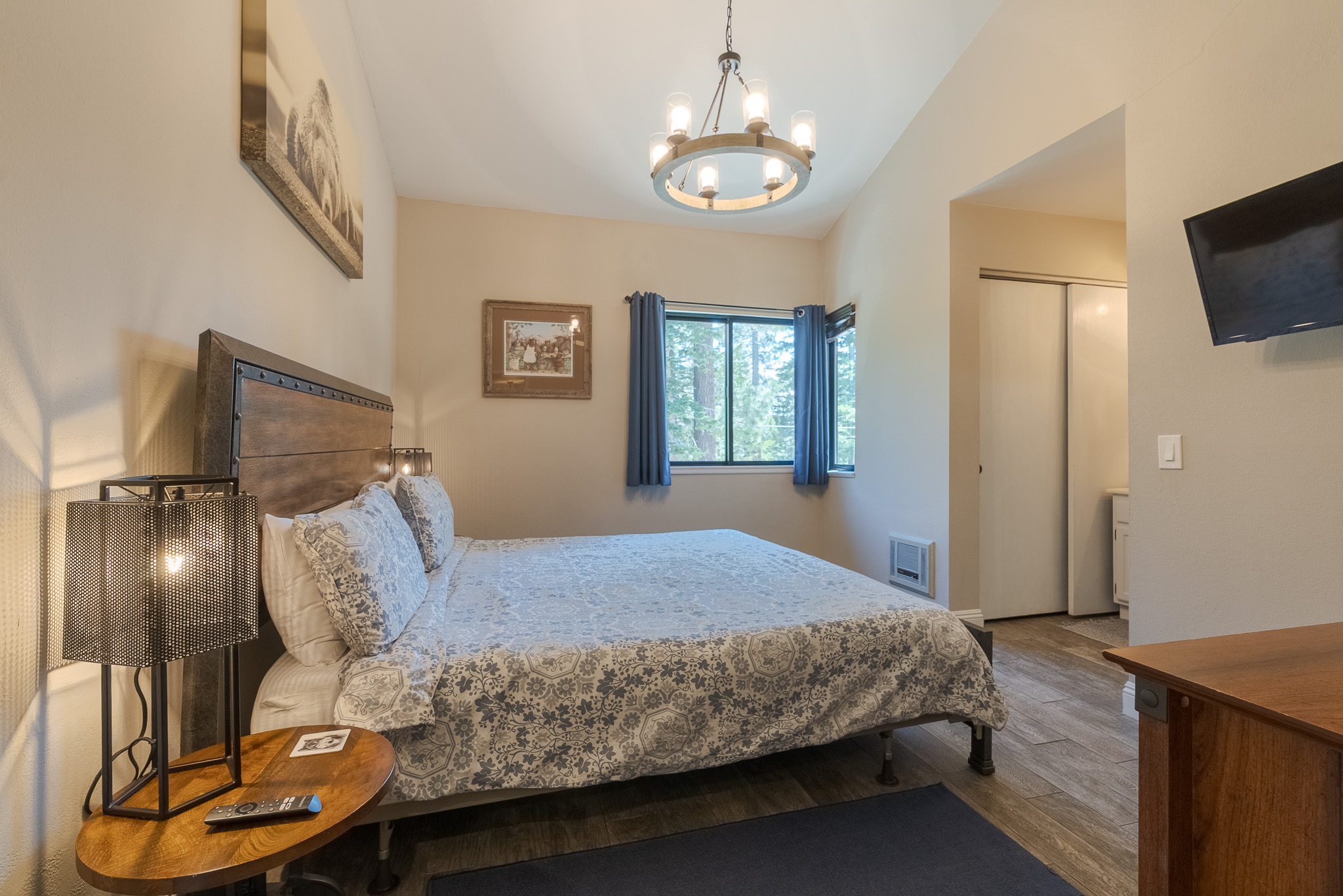 Master bedroom has a king size bed and ensuite bathroom.