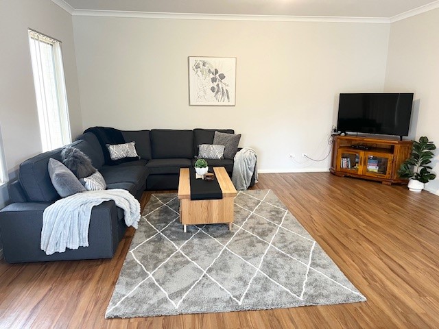 Large Open Plan Living / TV area off the kitchen