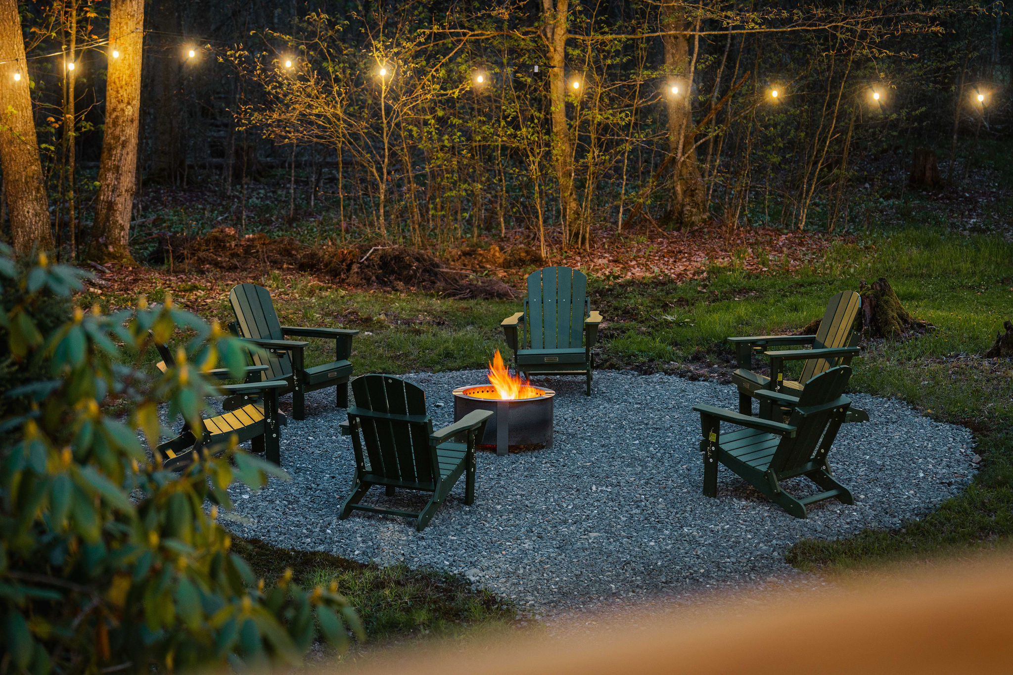 🪵 Six poly Adirondack chairs circle the firepit, ready for the whole group.