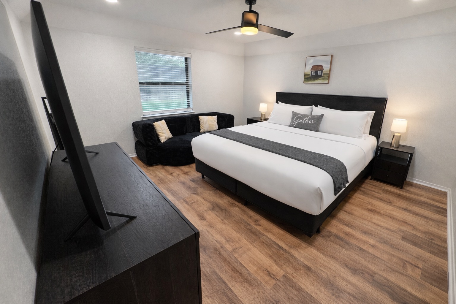 King-size bed + sofa sleeper for 2 = space for the whole crew.
55” Smart TV and high-quality linens for the perfect stay.