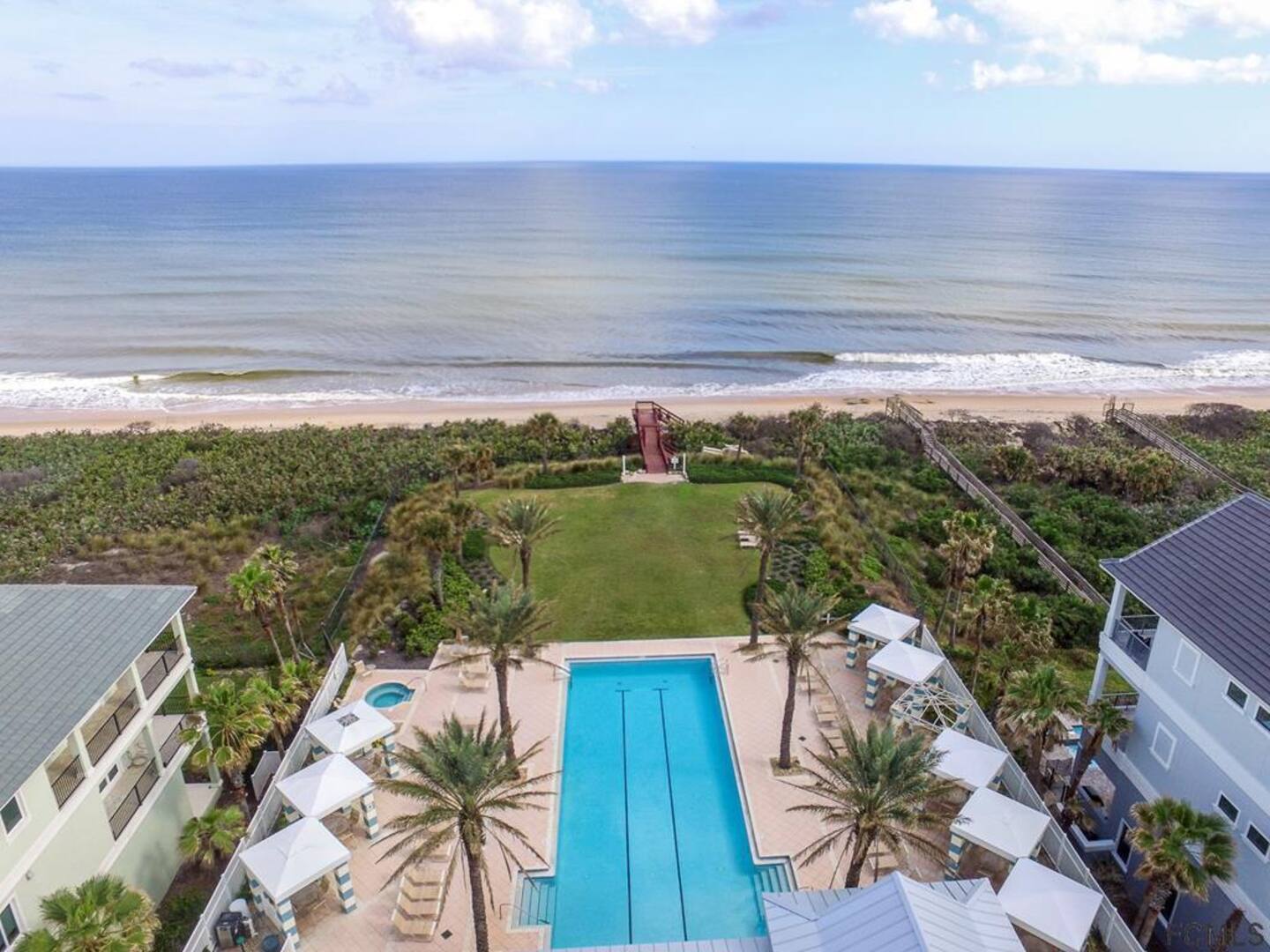 Oceanfront pool days done right 🏖️🌊
Swim laps, lounge under the palms, then take the private boardwalk straight to the sand—Cinnamon Beach’s stunning beachfront pool is the definition of vacation mode.