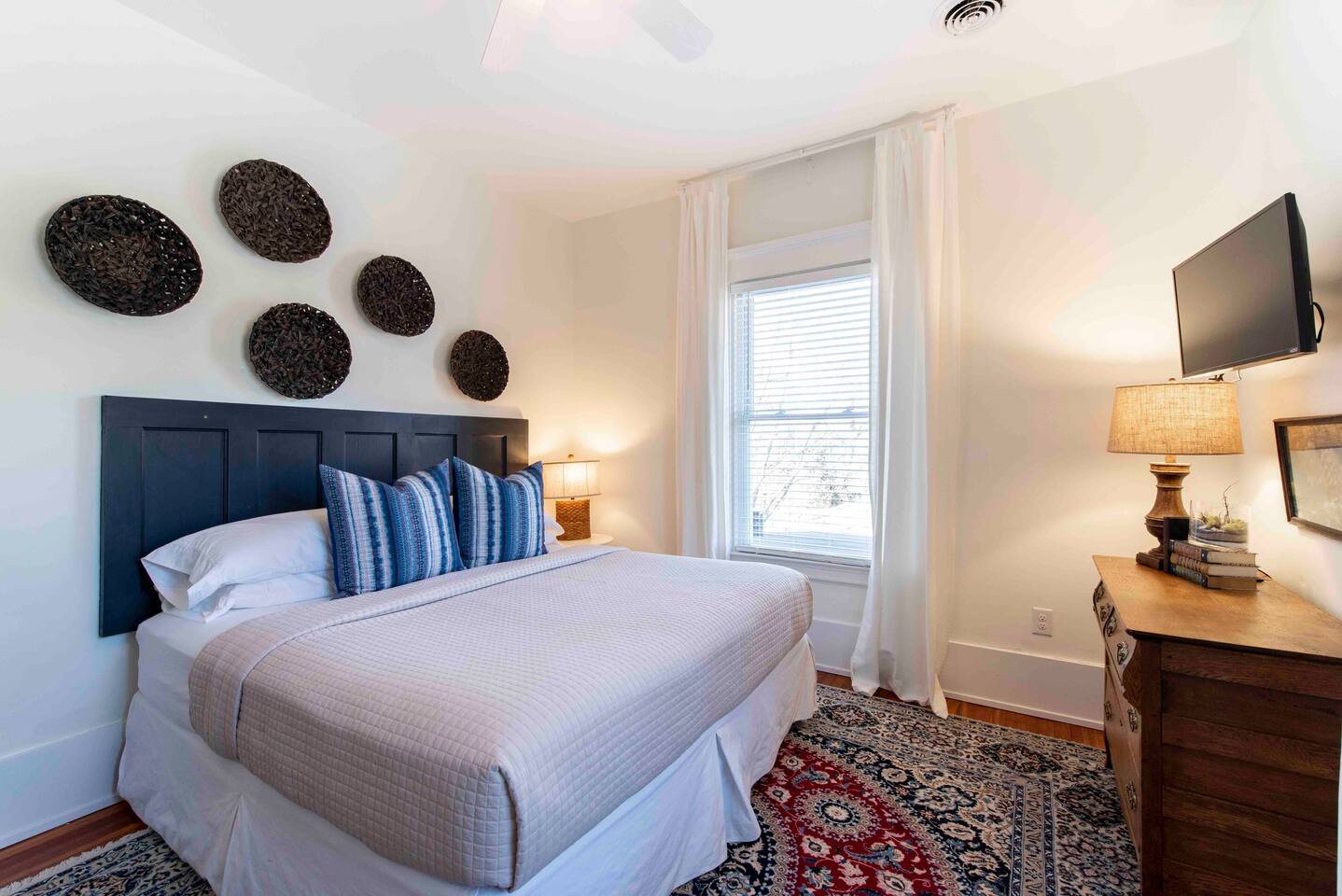 2nd Bedroom ~ 2nd Floor ~ King Size Bed ~ Attached Jack n Jill Bathroom ~ 40" Smart TV