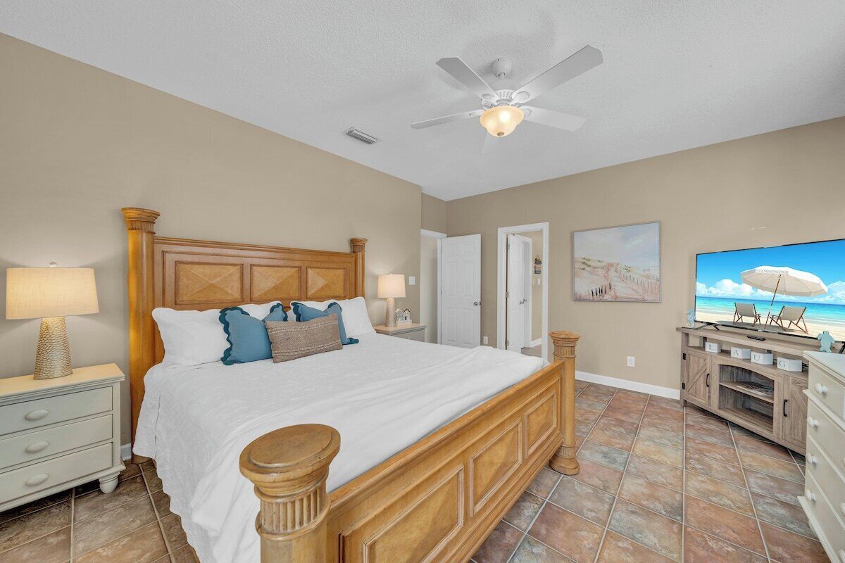 Master bedroom, king size bed, 4k tv, ensuite bathroom