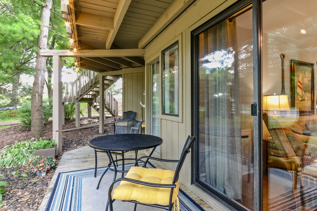 large deck w fire-pit and BBQ