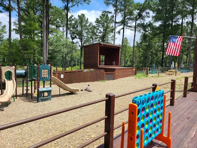 Mountain Fork Brewery – Pizza & craft beer (8–9 min drive)