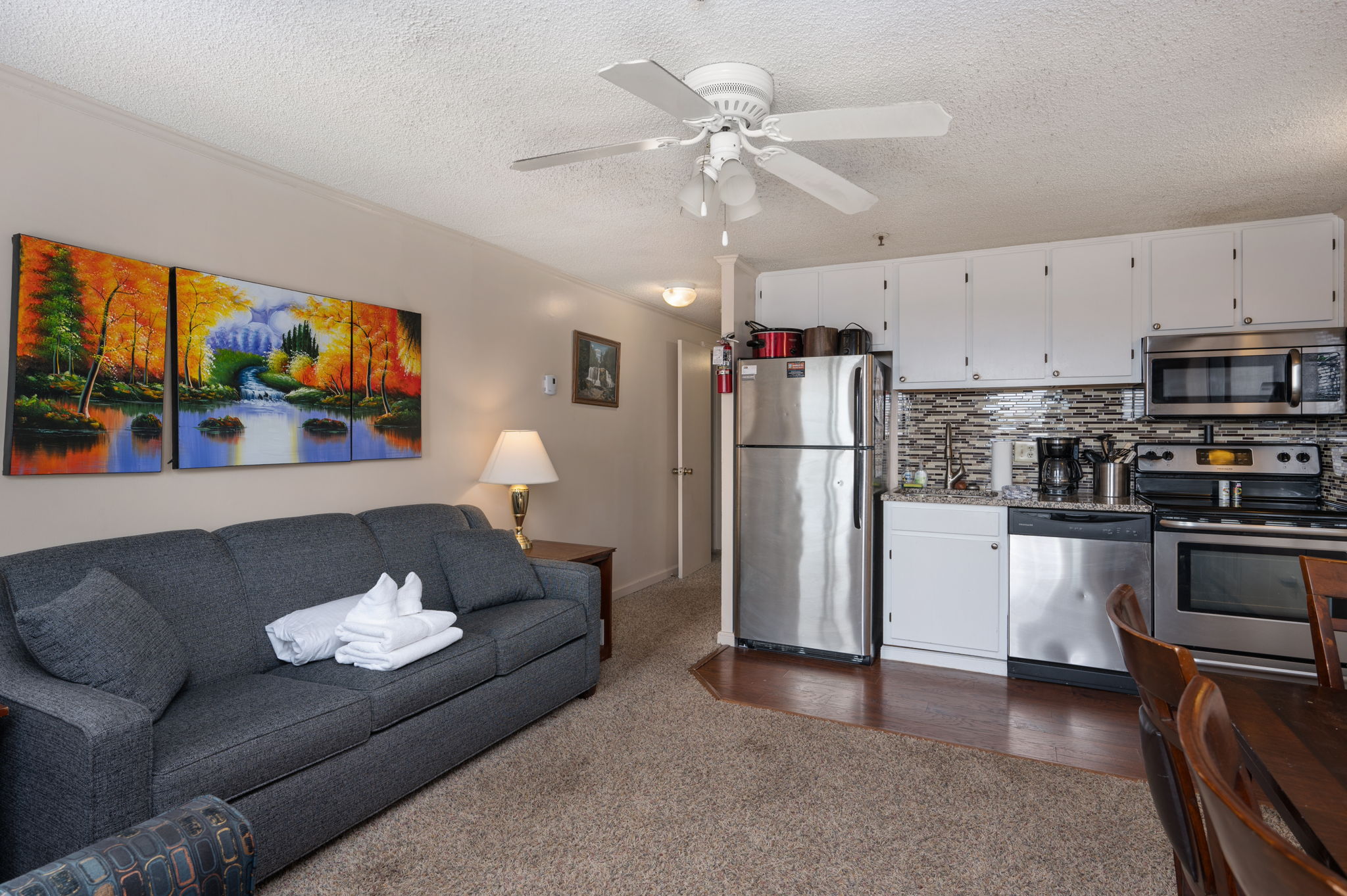 Snowshoe Ski-In/Ski-Out Steps to Ballhooter Lift Mountain Lodge Condo 4