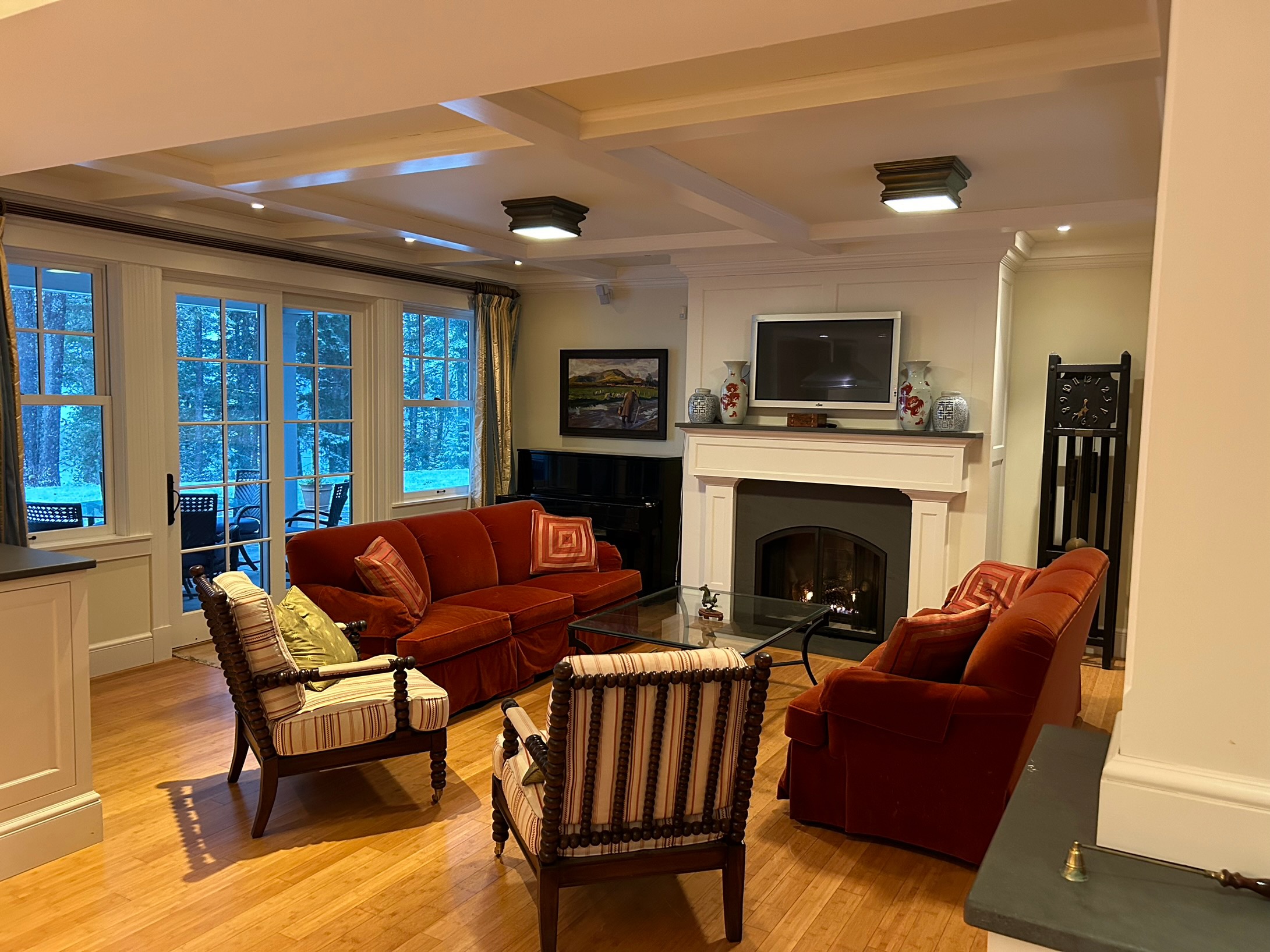 Gas fireplace, upright Steinway Piano, Ample seating 