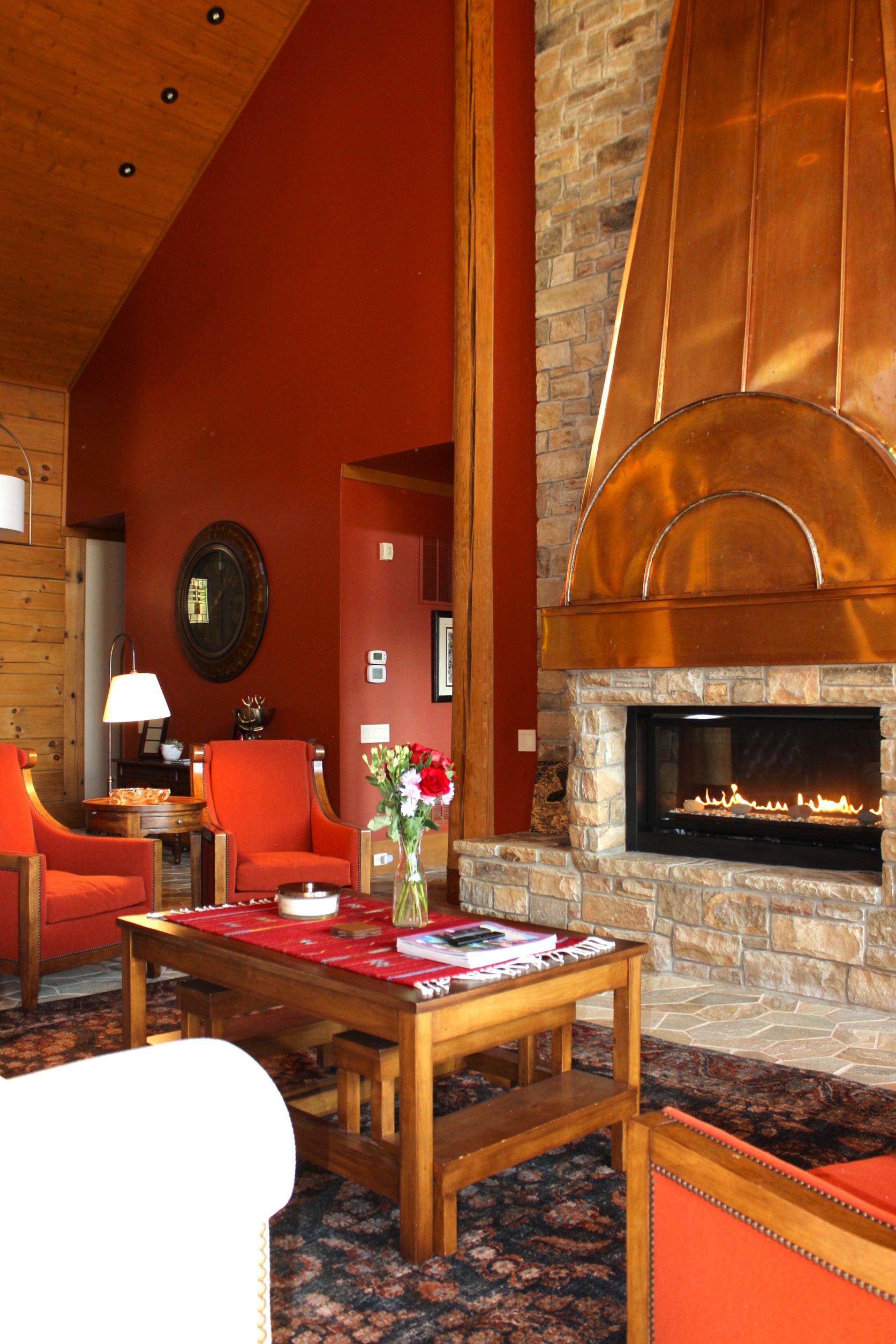 Cozy up in the livingroom next to the propane fireplace