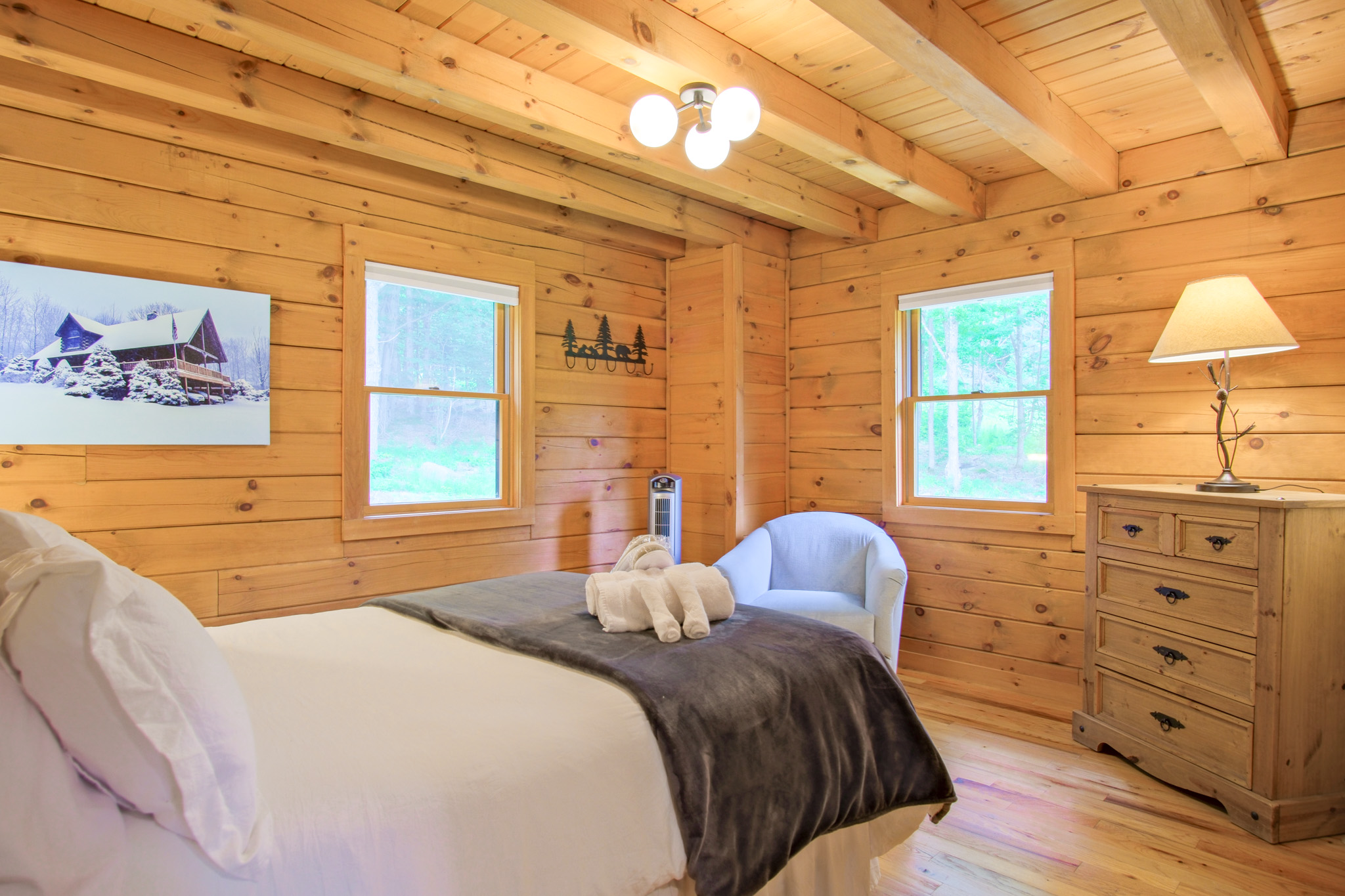 This first guest bedroom is equipped with a queen size bed, providing all the privacy you might need. This all-wood room creates the coziest feeling of a true cabin.