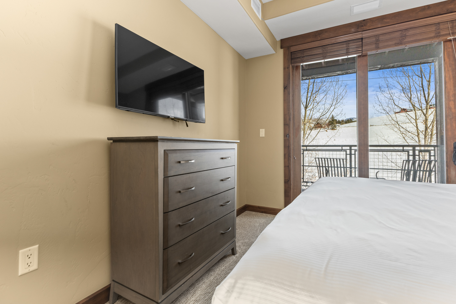 Bedroom 1 King Bed w/ SmartTV