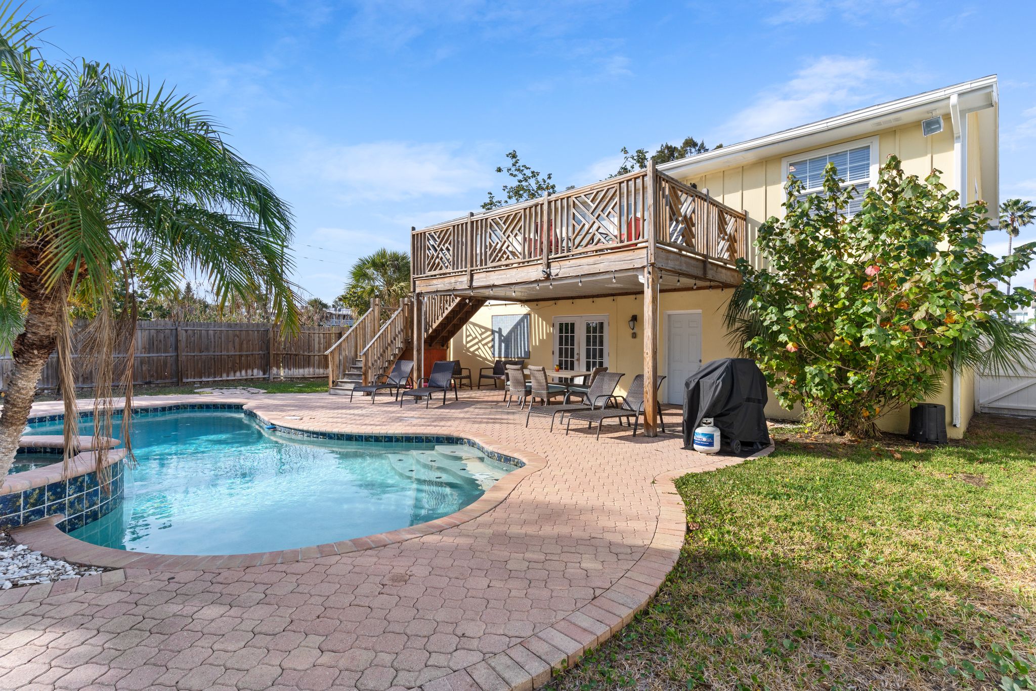 Walk 2 a water park/ Pool/Steps to the beach