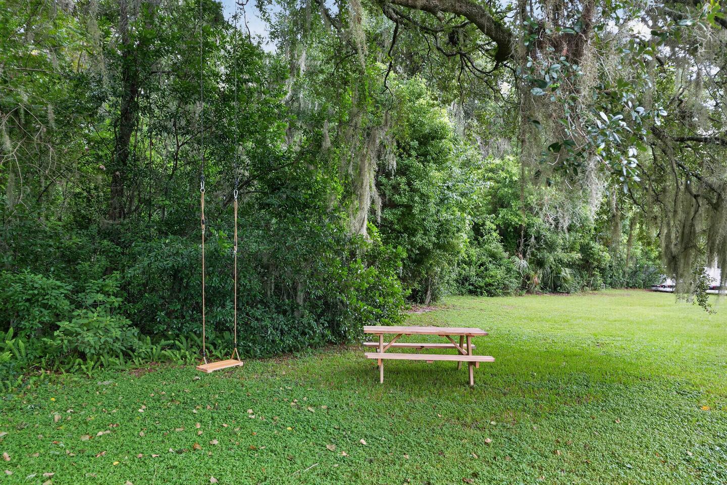 All of the best childhood memories are made on a tree swing!