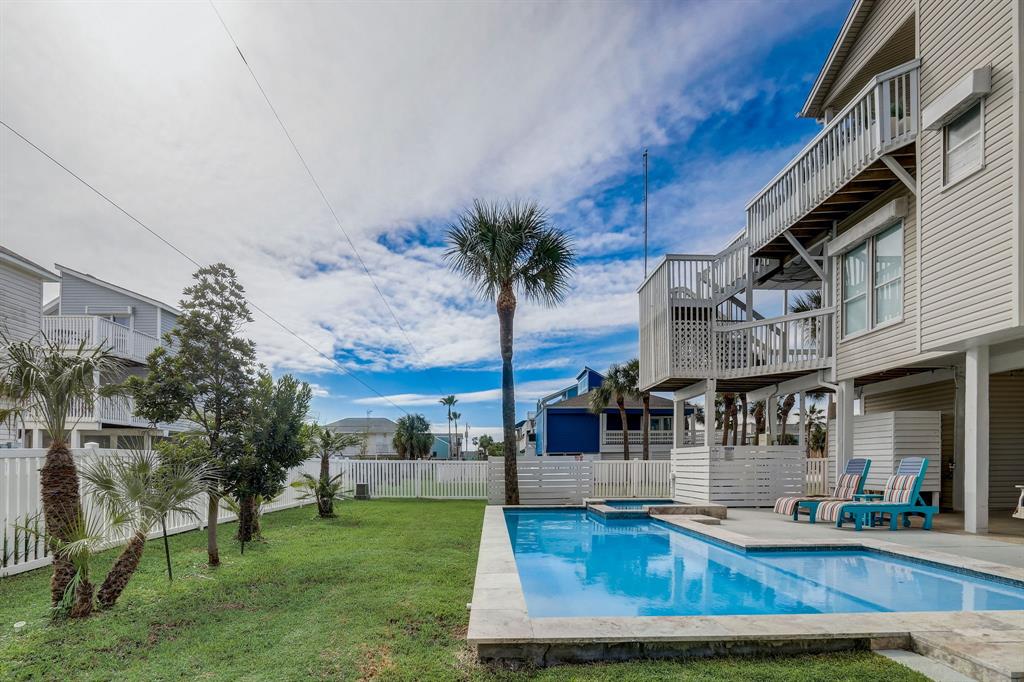 043e4886d4e644eb82cfc6ed78bfc706 | Beachhouse | Texas | TX | Vacation Homes | Galveston | Crystal Beach | Kokomo | Breezy Days | Beachfront Elegance | Sunrise Serenity | Southern Sands Property Management, LLC