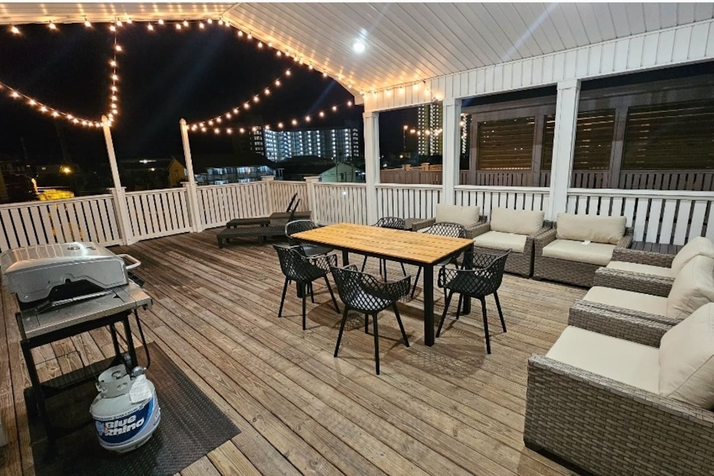 Be inspired to unwind and have a space to chitchat with friends each evening!