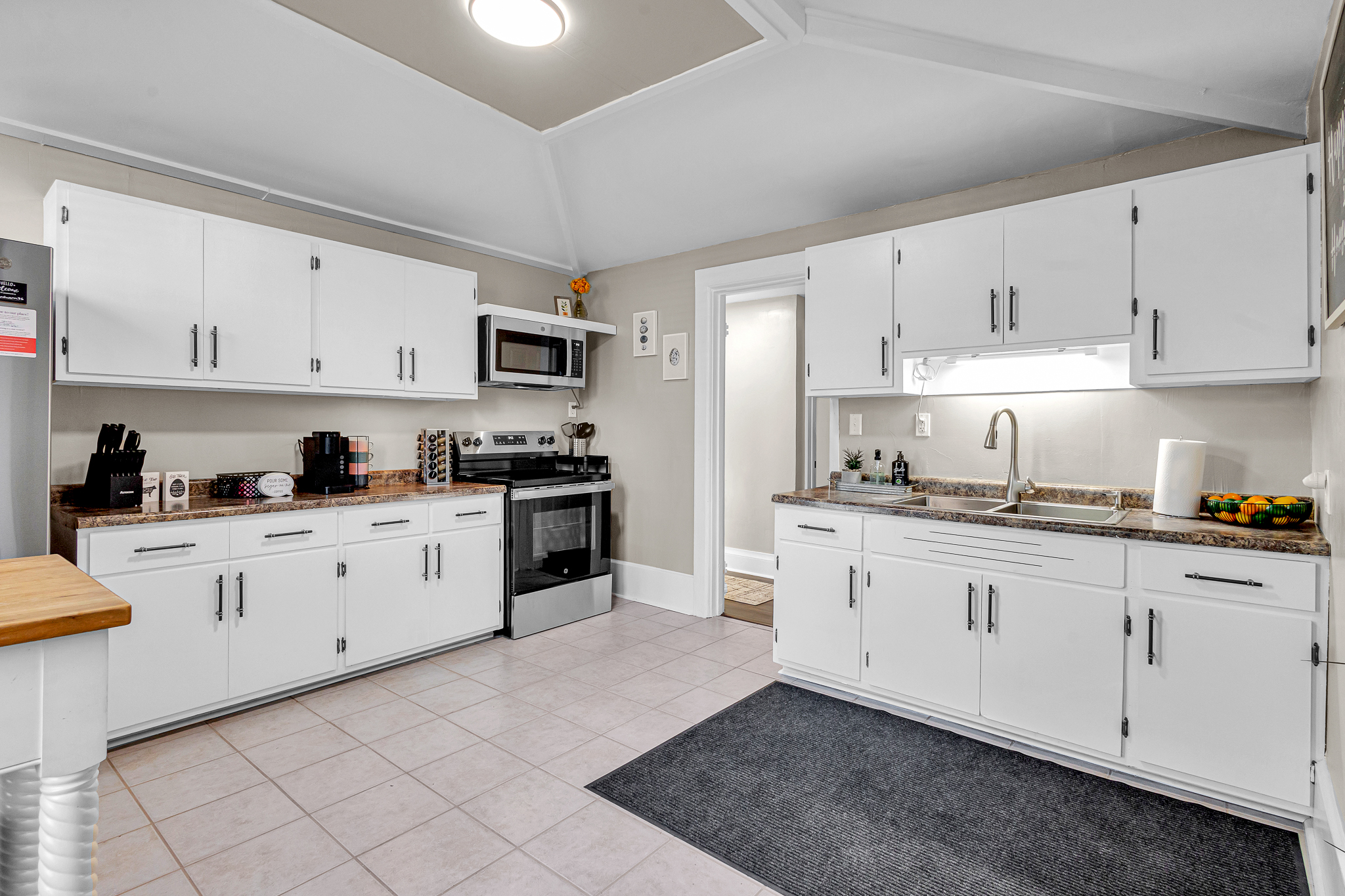 Lower kitchen