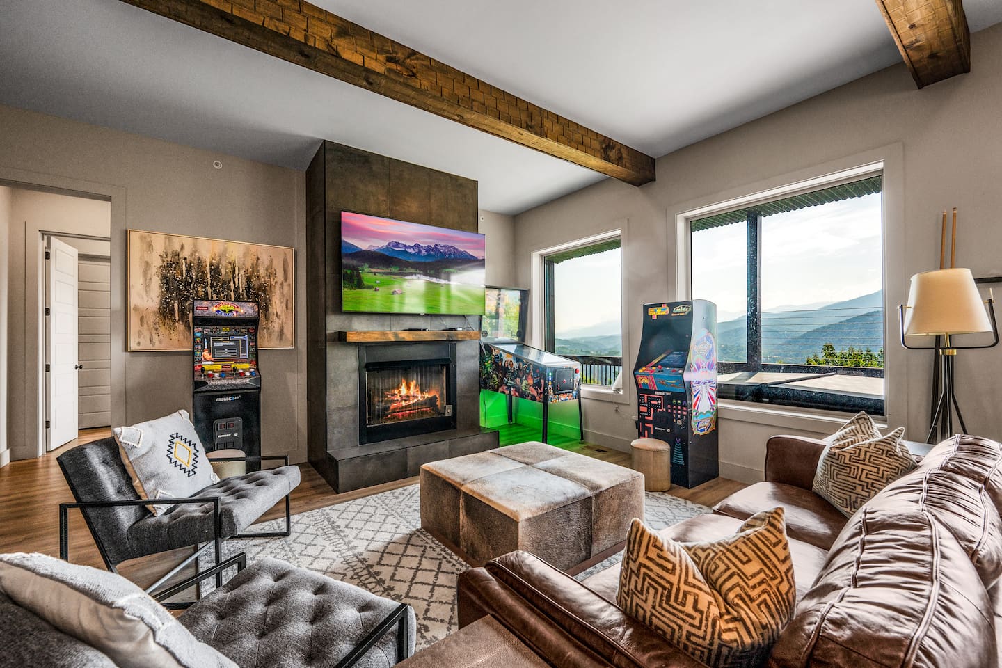 Upscale Gatlinburg Airbnb with stunning mountain views, spacious deck, modern design, private indoor pool, and game room. Just minutes to downtown Gatlinburg, Pigeon Forge & Great Smoky Mountains National Park. Perfect luxury Smoky Mountain escape.