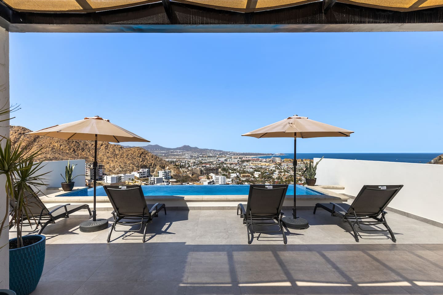 Enjoy breathtaking views from the pool, featuring the stunning Marina, Sea of Cortez, and Pacific Ocean vistas!