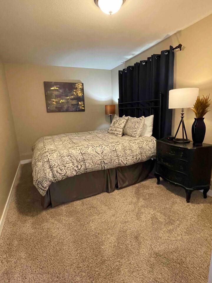Fourth bedroom downstairs with Queen bed