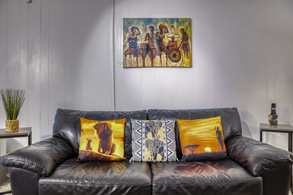 Colorful, authentic Kenyan artwork adorn our spaces.  Souvenirs available for purchase at a small fee (proceeds go towards volunteer efforts in Kenya).