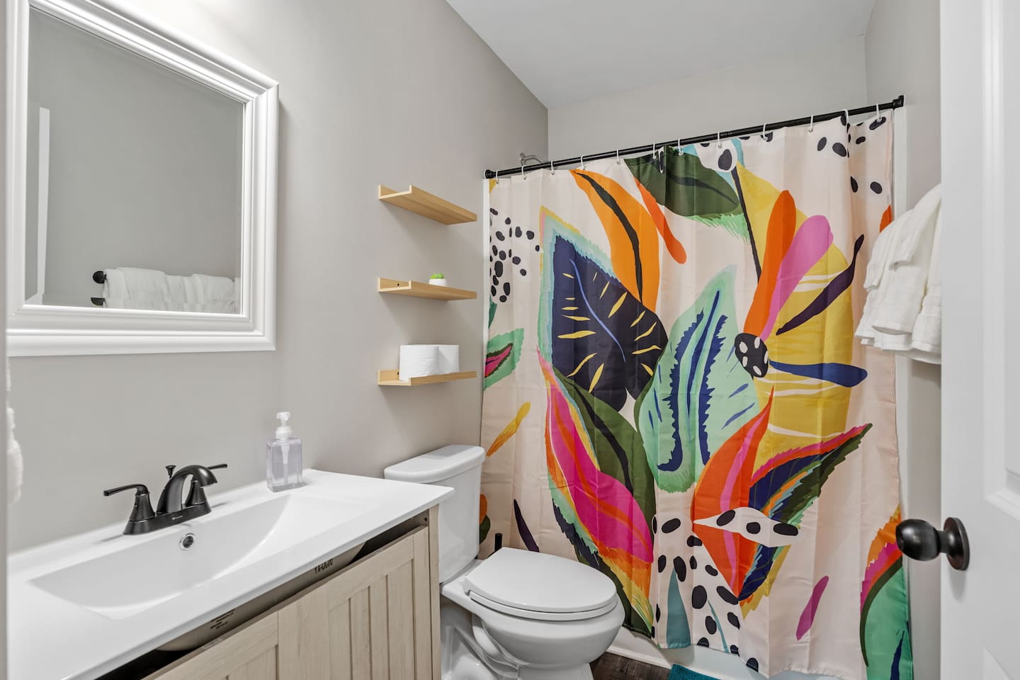 Left unit - Ensuite bathroom for main bedroom