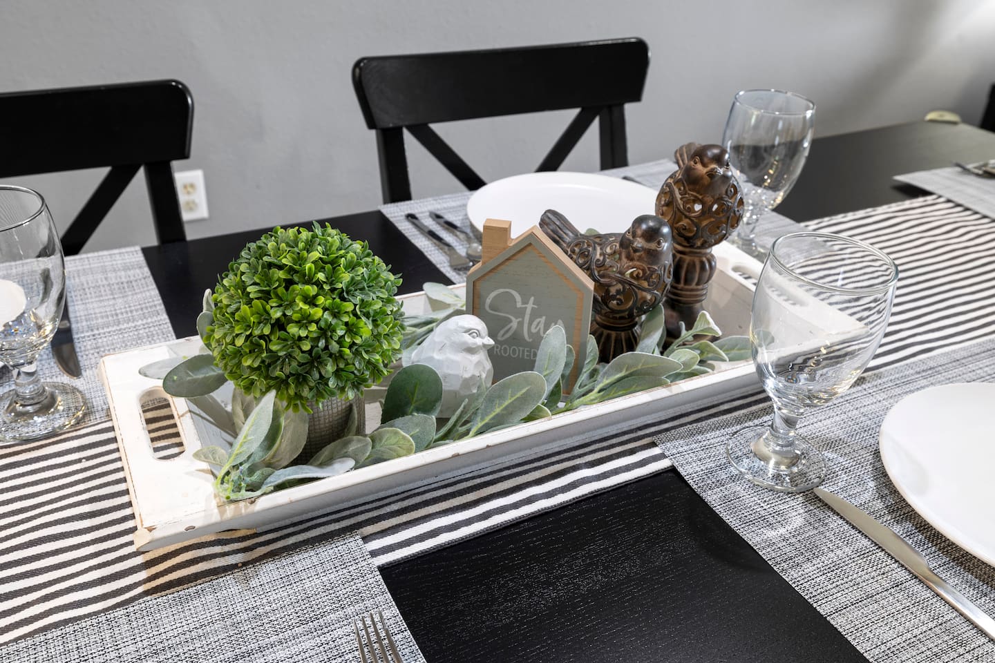 Dining Area: Enjoy meals surrounded by stylish decor and delightful greenery! Perfect for gatherings!