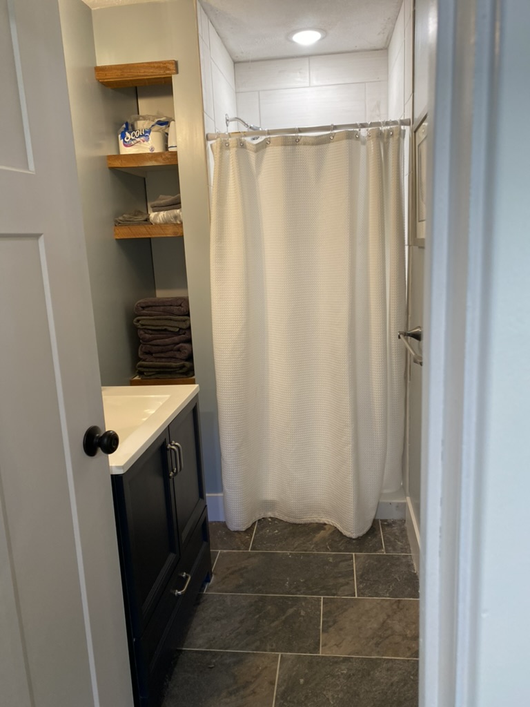 Full Bath Walk-In Shower Main Floor