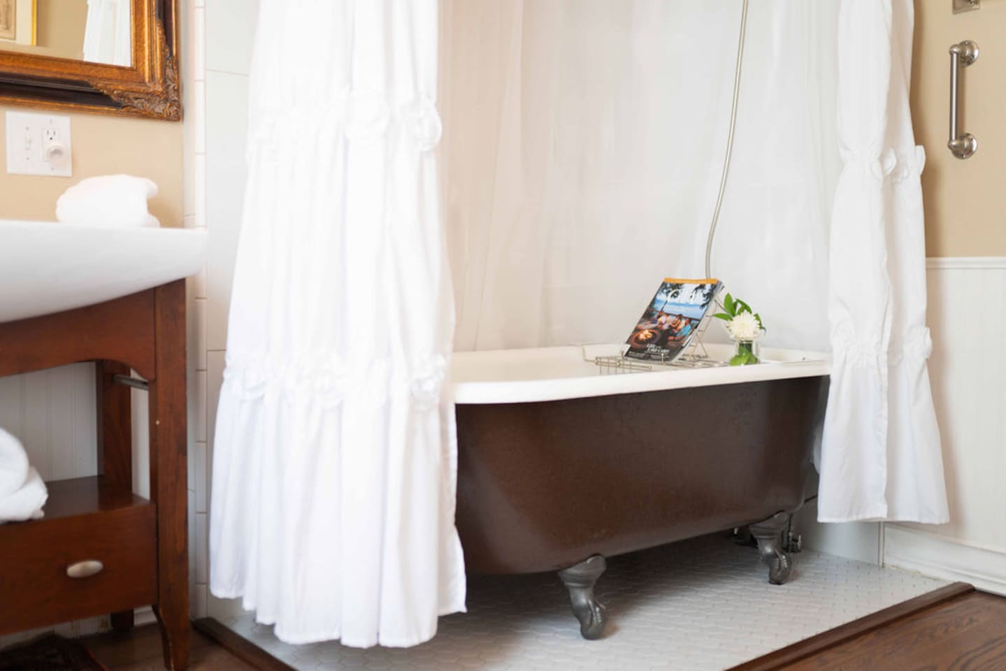 Vintage charm meets luxury: Soak in the historic clawfoot tub.
