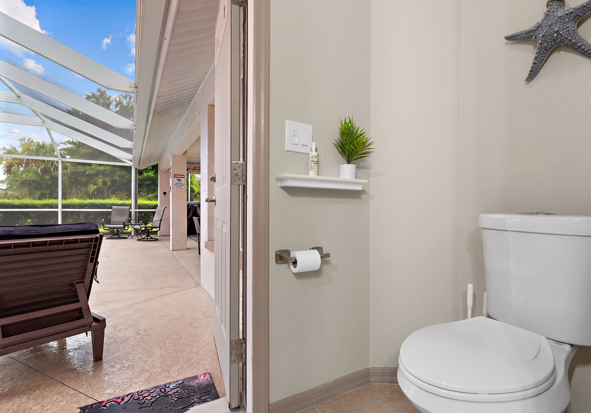 Pool bath with direct access to lanai - no need for slippery wet feet through the house.