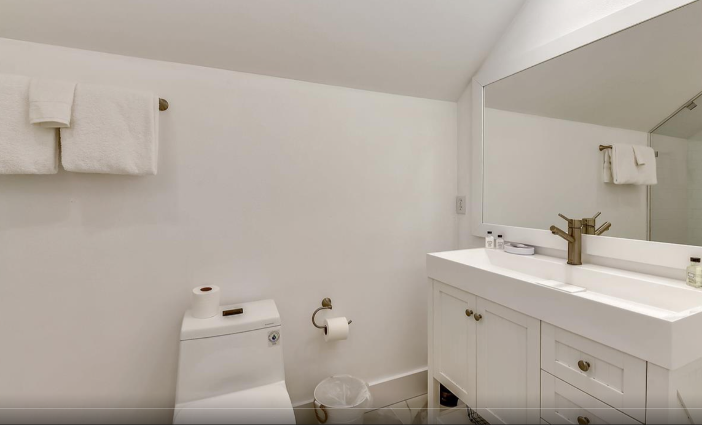 3rd floor bathroom with Shower