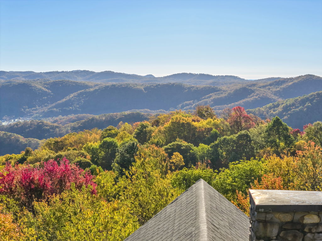 Fall @ WishYouWereHere7Devils is what Leaf Peeping dreams are made of! These October 2025 photos & videos were incredible!