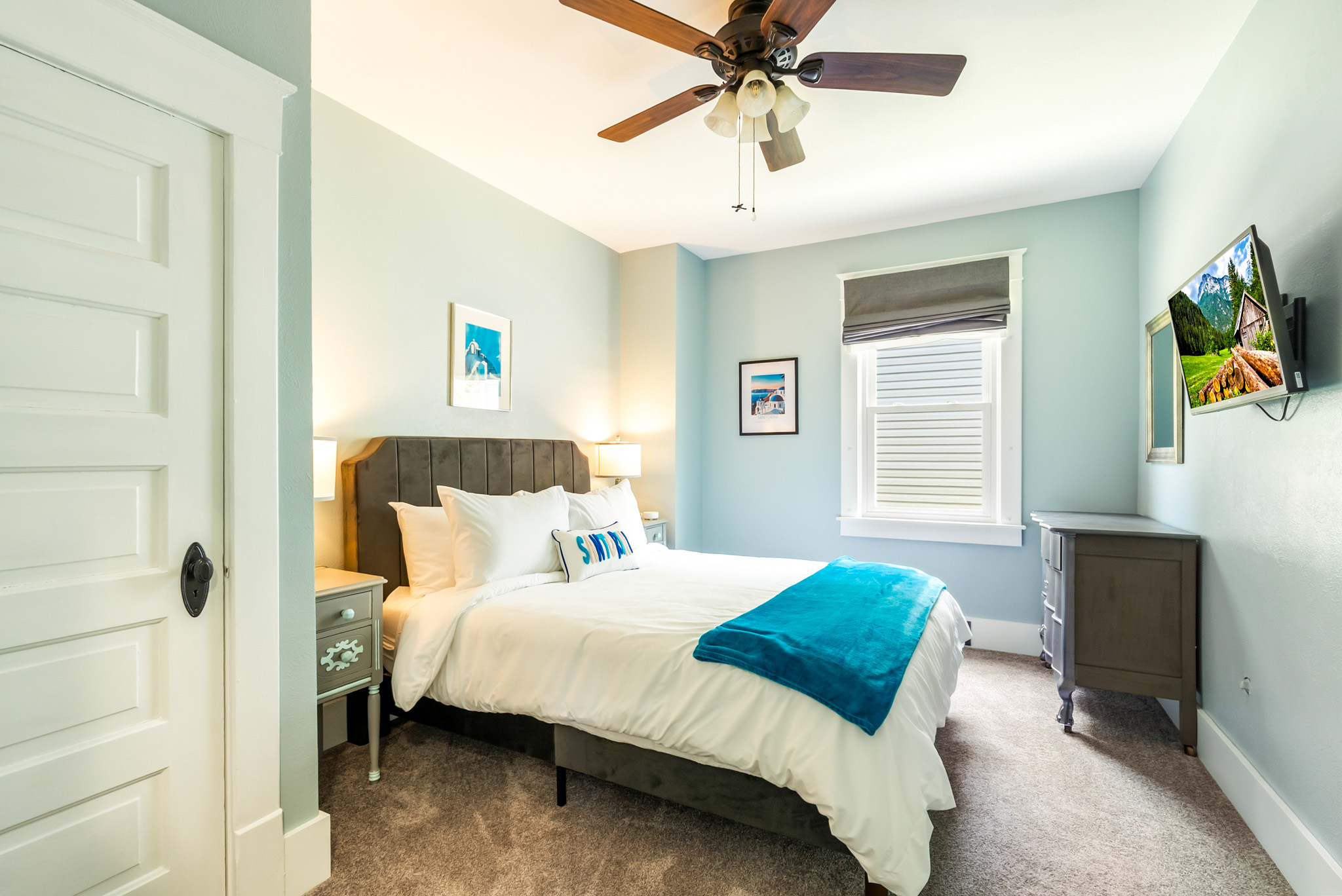 Cozy up in the main-floor Santorini queen bedroom—thoughtfully designed with crisp linens and bright accents for a relaxing night's sleep. Like all of our bedrooms it is also equipped with a Roku Smart TV.
