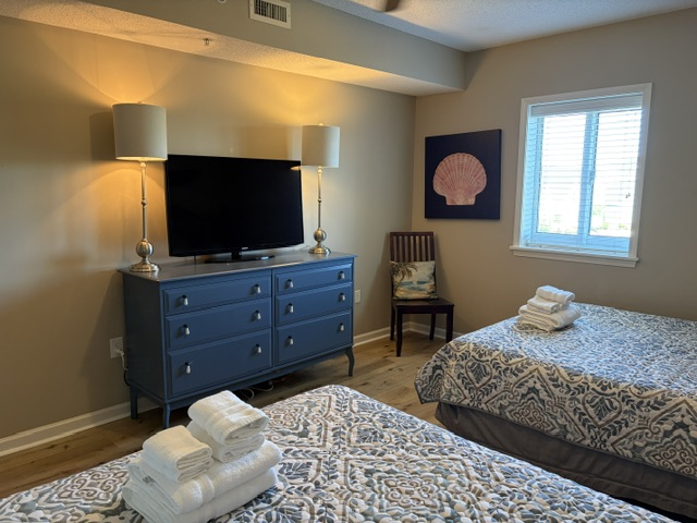 2 Queens in 4th Bedroom