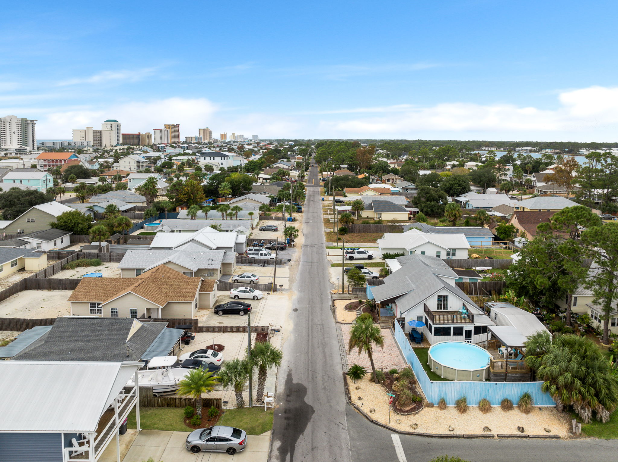 Aerial, street view, dual-water proximity