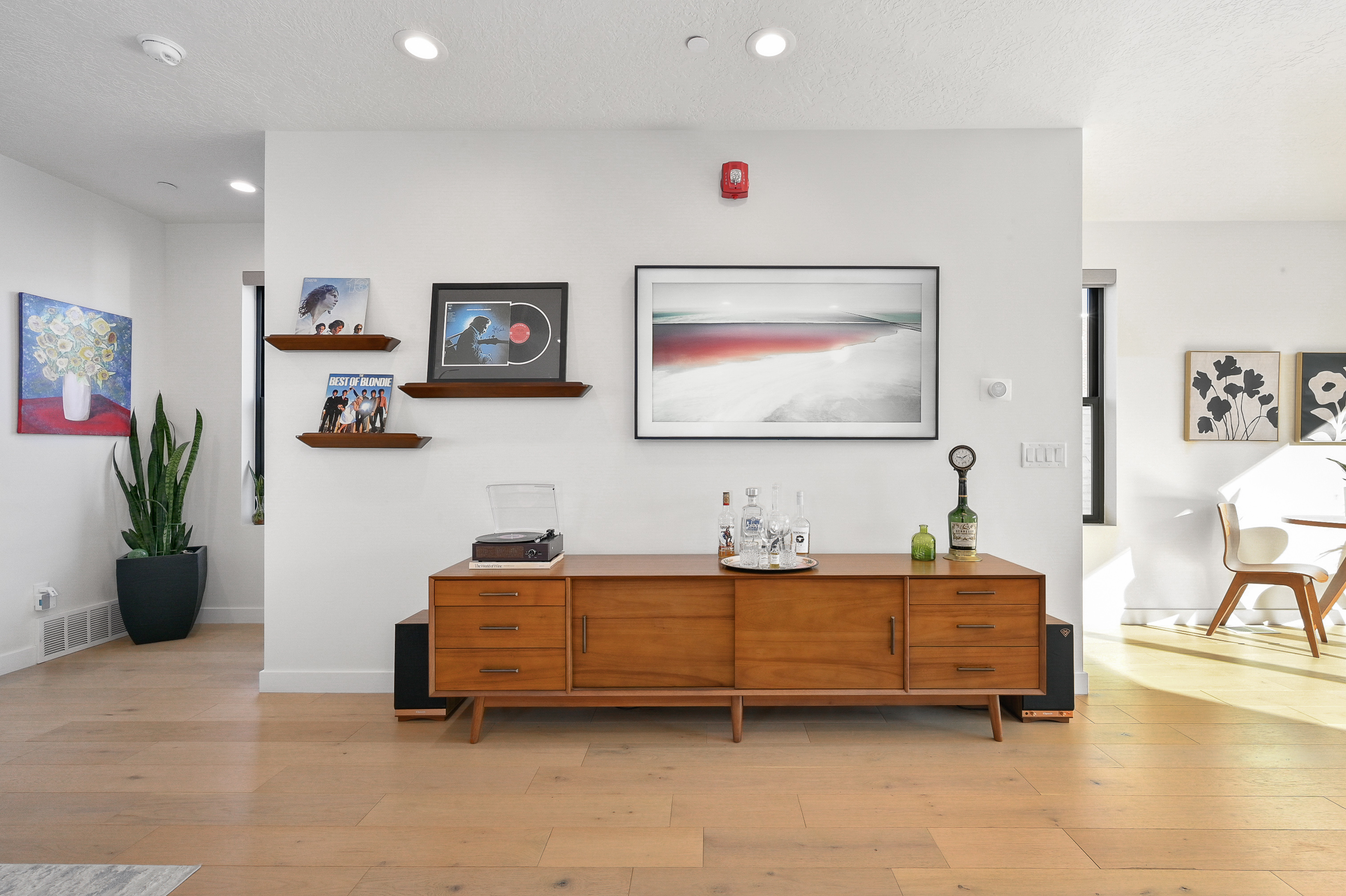 Modern, Clean & Natural at Oasis on 5th 6