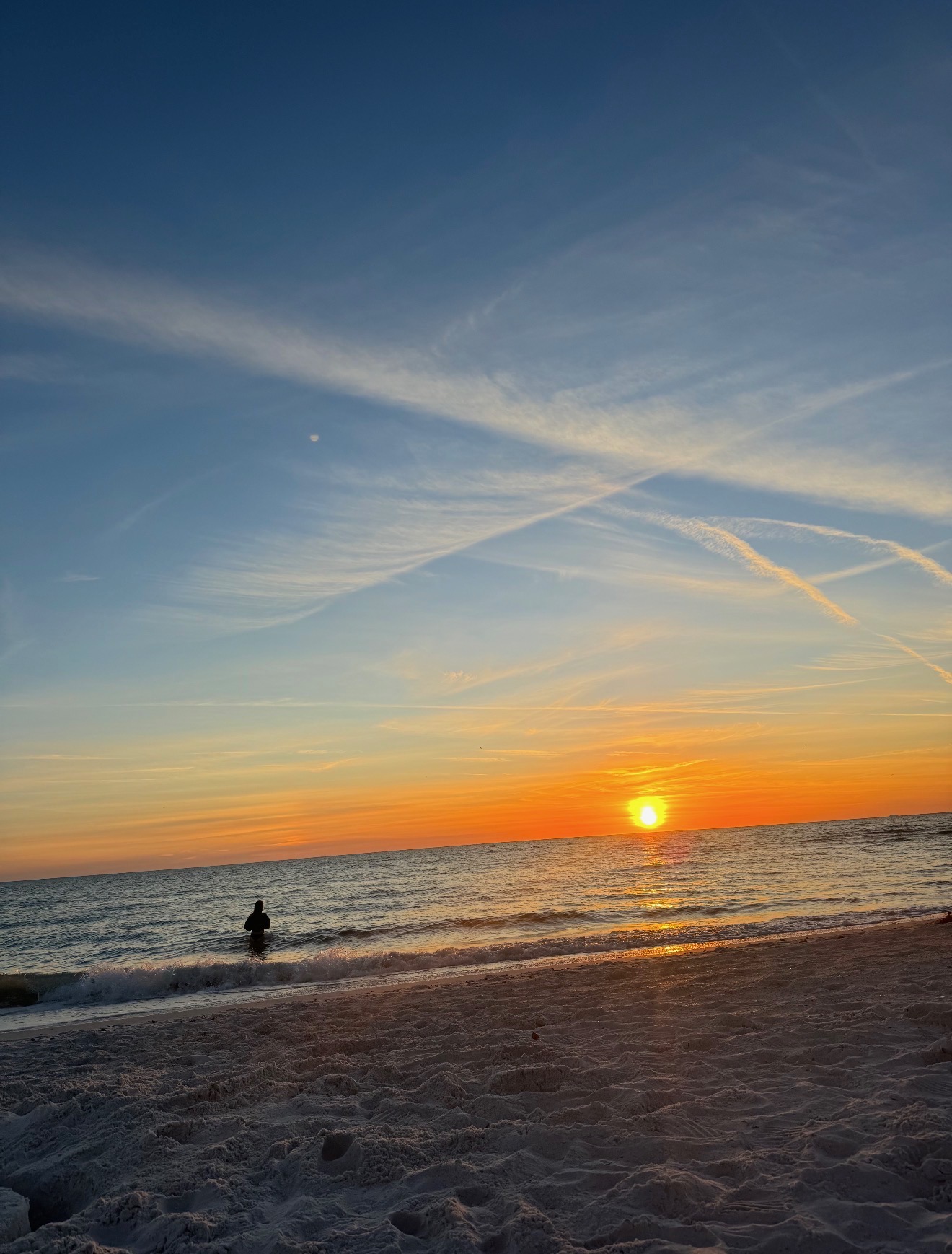 Island Break: Walk to beach, 2bd, sleeps 6, heated pool 5