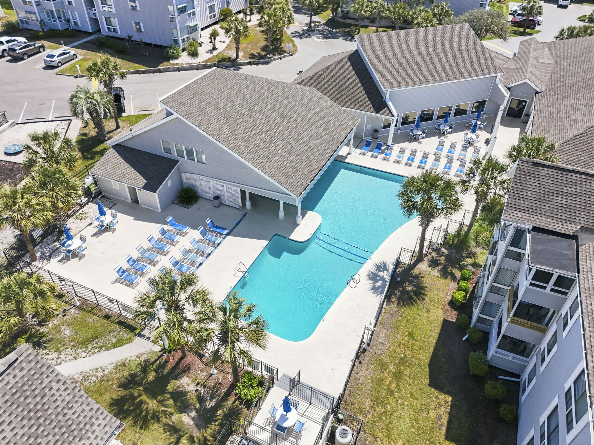 Beautiful pool & clubhouse