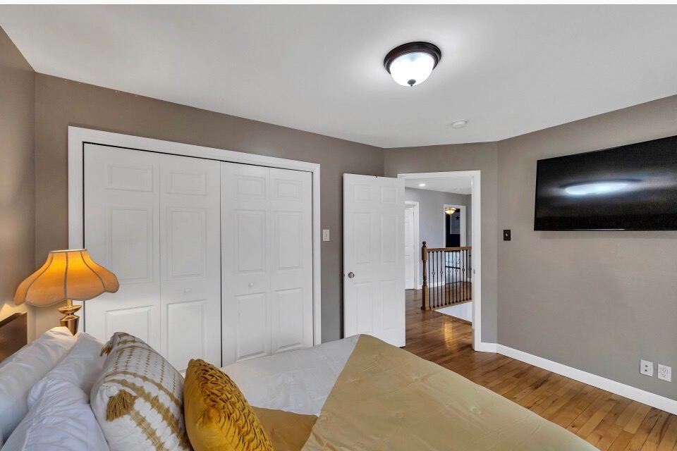 2nd Floor Queen Bedroom