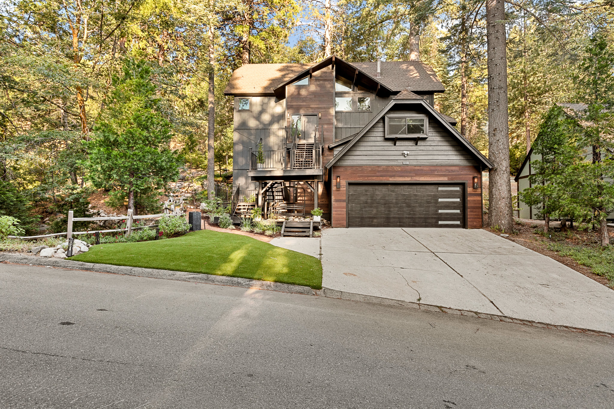 Experience a welcoming modern aesthetic from the moment you arrive at Thunderbird Family Retreat.   Park up to four cars in the driveway, plus street parking for added convenience. 