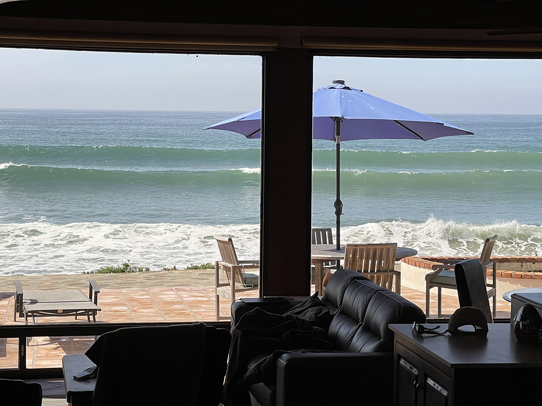 Living Room surf views.