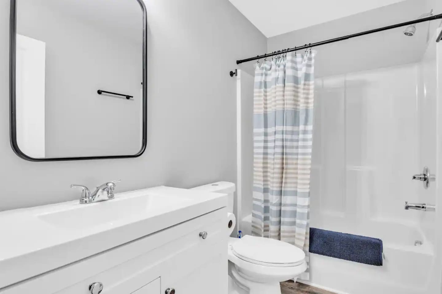 Full Bathroom 1