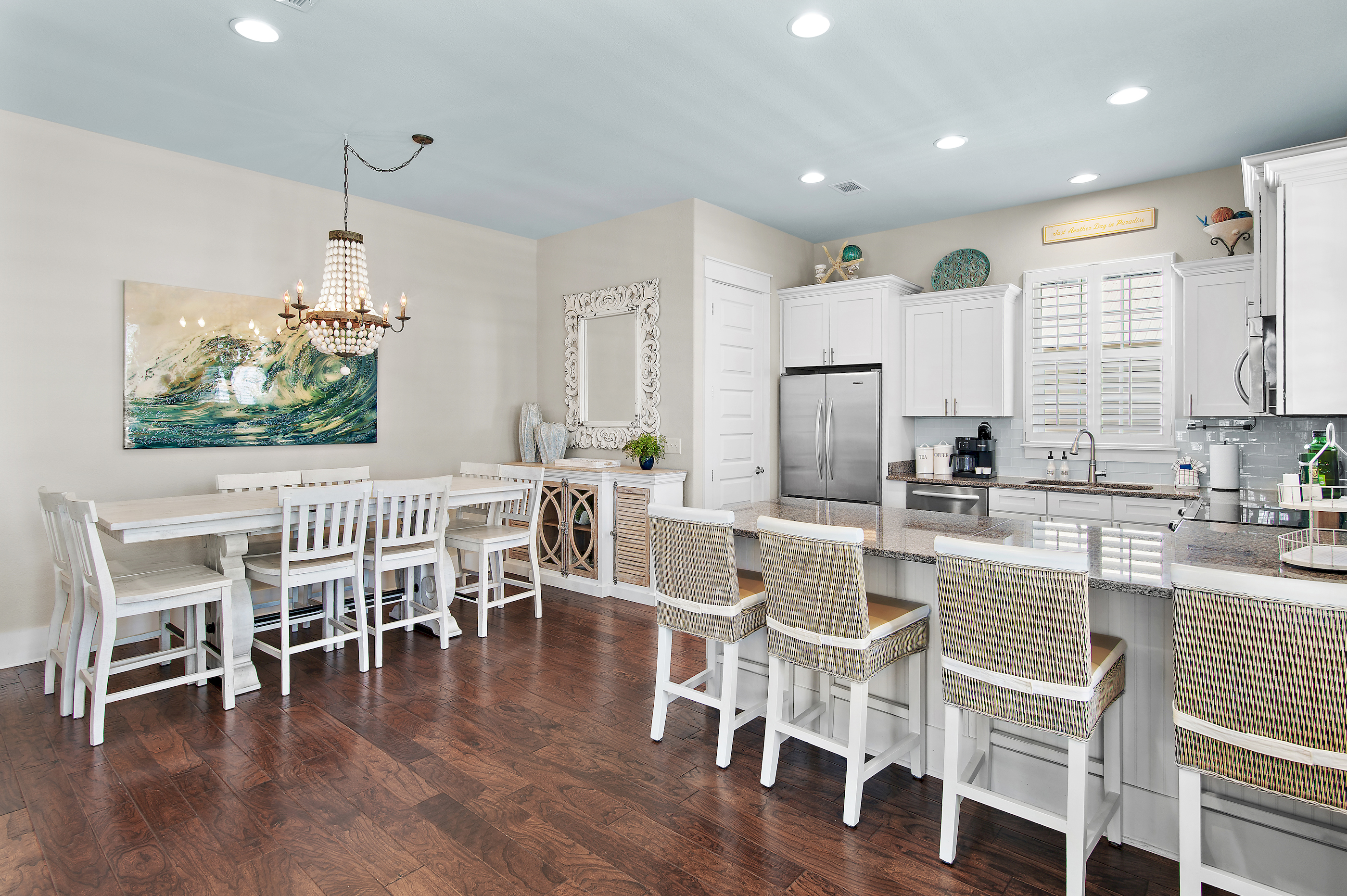 Gather around the spacious dining table and fully equipped kitchen, perfect for relaxed meals and memorable evenings.