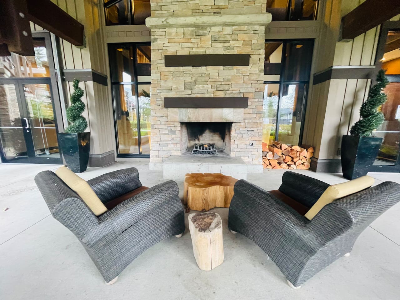 Wood burning fire pit. Free to guests to use. Book private family time at the Fire with the front desk. Front desk will supply roasting sticks for marshmallows as well!