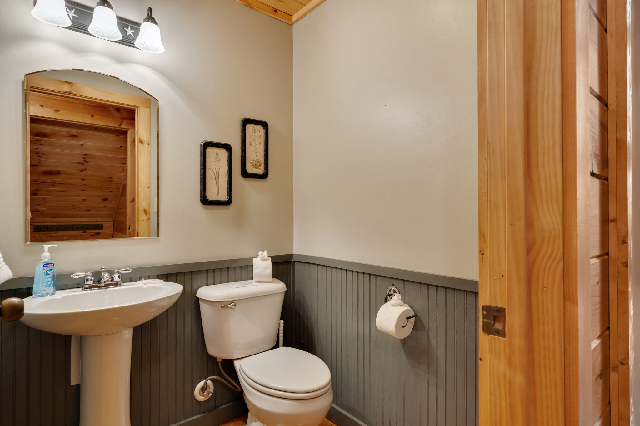 Main level 1/2 bath.